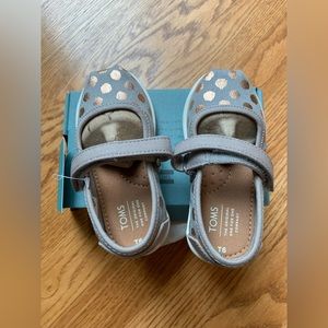 NIB Toms Mary Jane in drizzle grey/rose gold foil dot in size 6